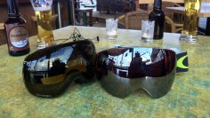 年度最热雪镜实测｜Oakley Prizm对决Dragon Transitions可变光